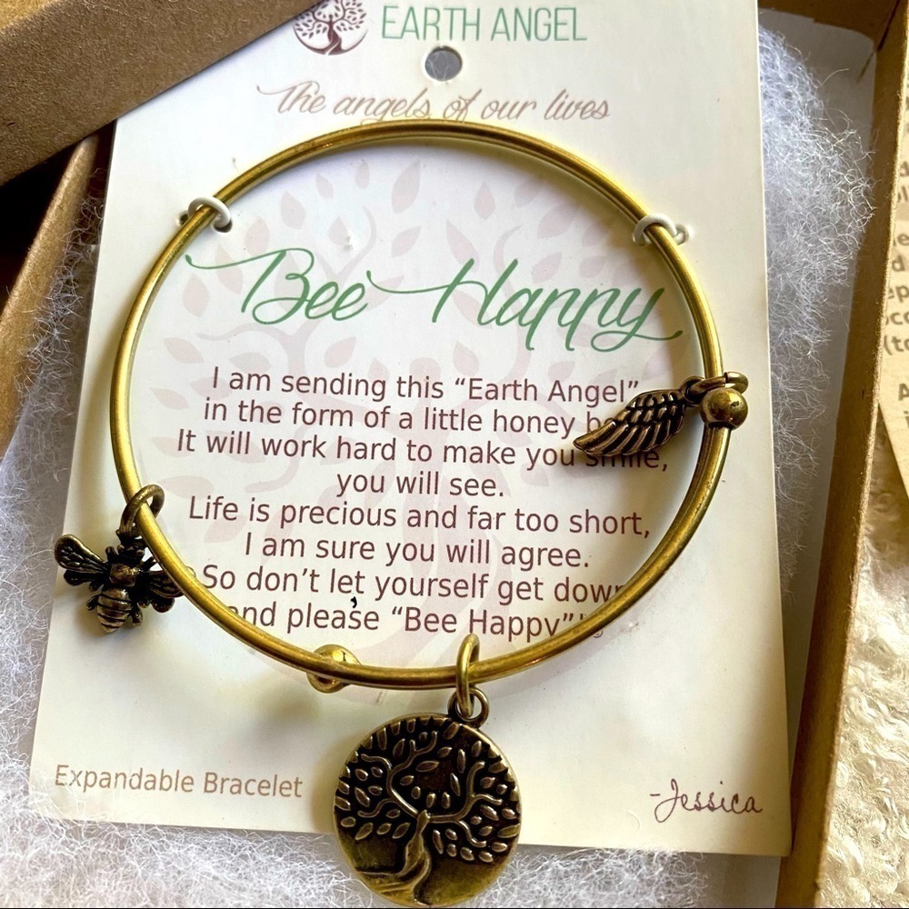 NWT Earth angel “ bee happy “ bracelet in gift box​​​​​​​​​​​​​​​​​